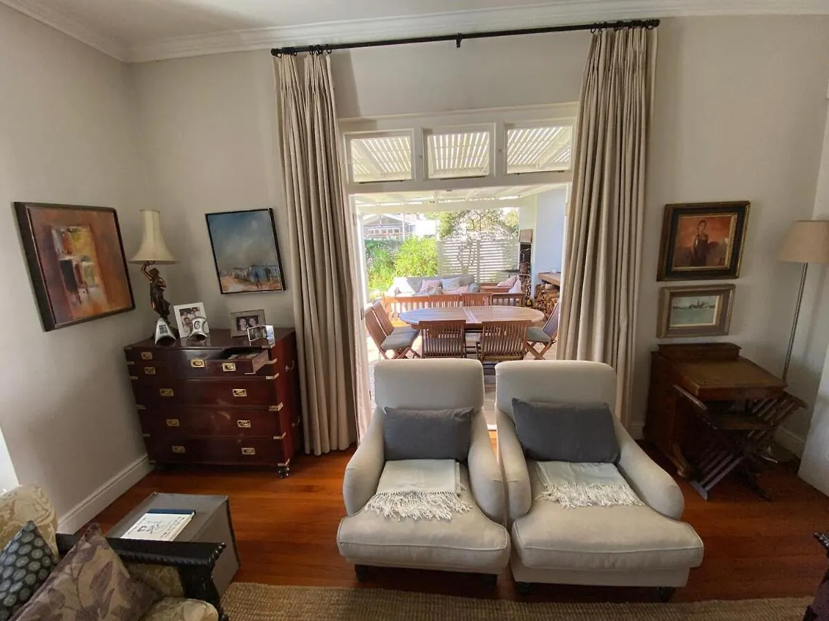 A Sunny Open-Plan Family Home, ケープタウン 0*,
